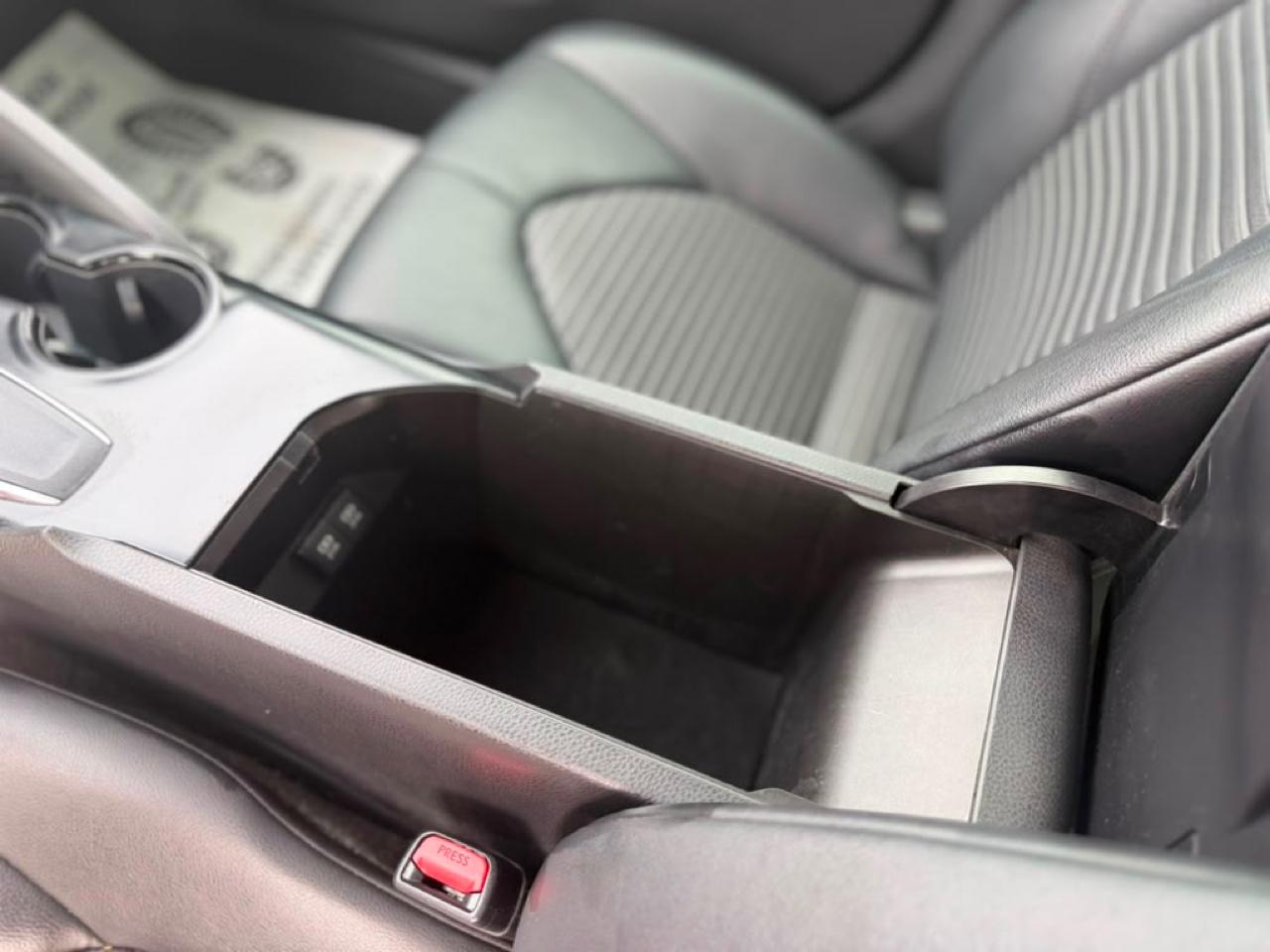 Toyota Camry SE 2020