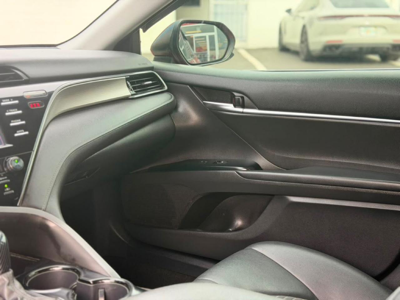 Toyota Camry SE 2020