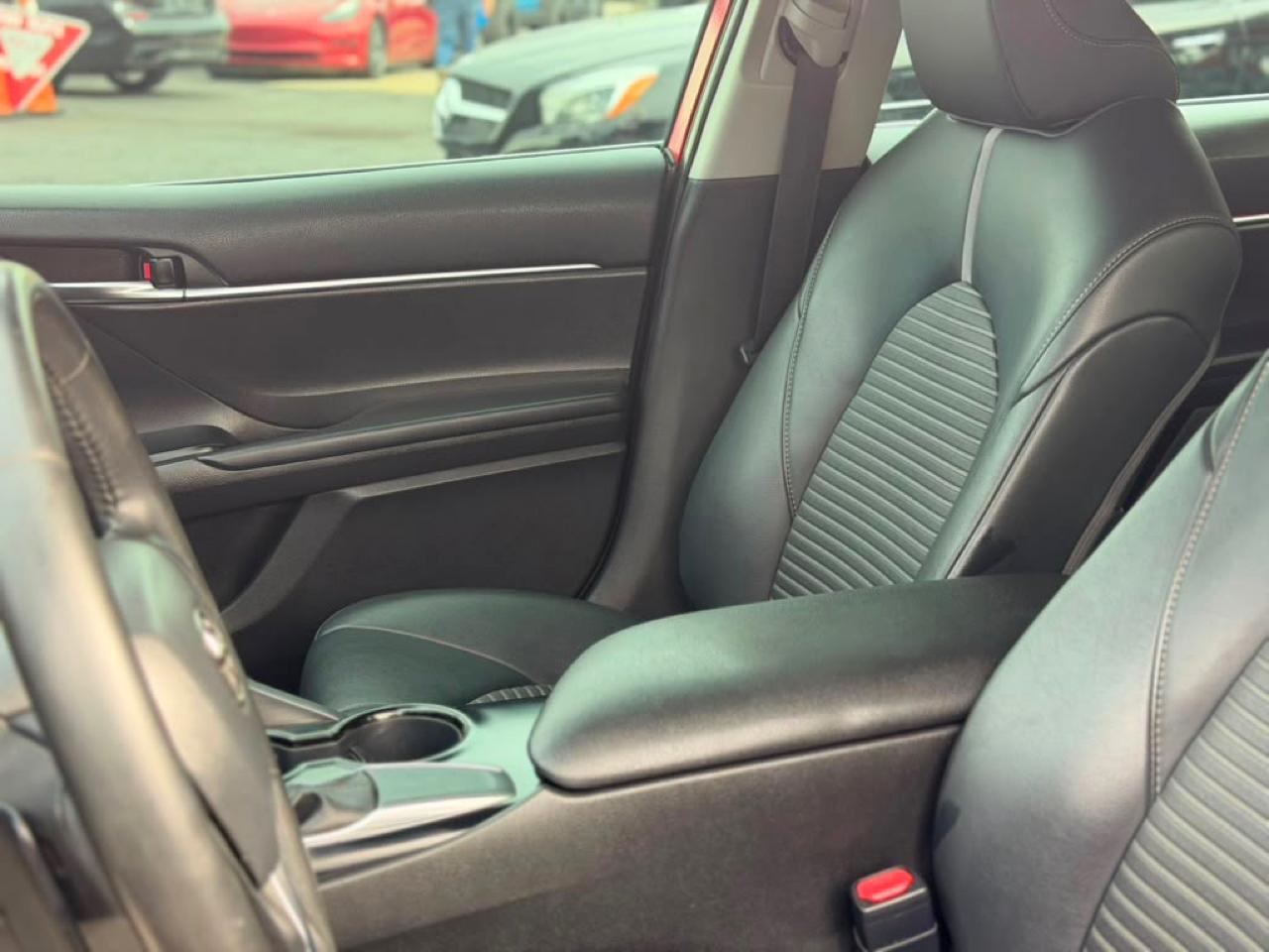 Toyota Camry SE 2020