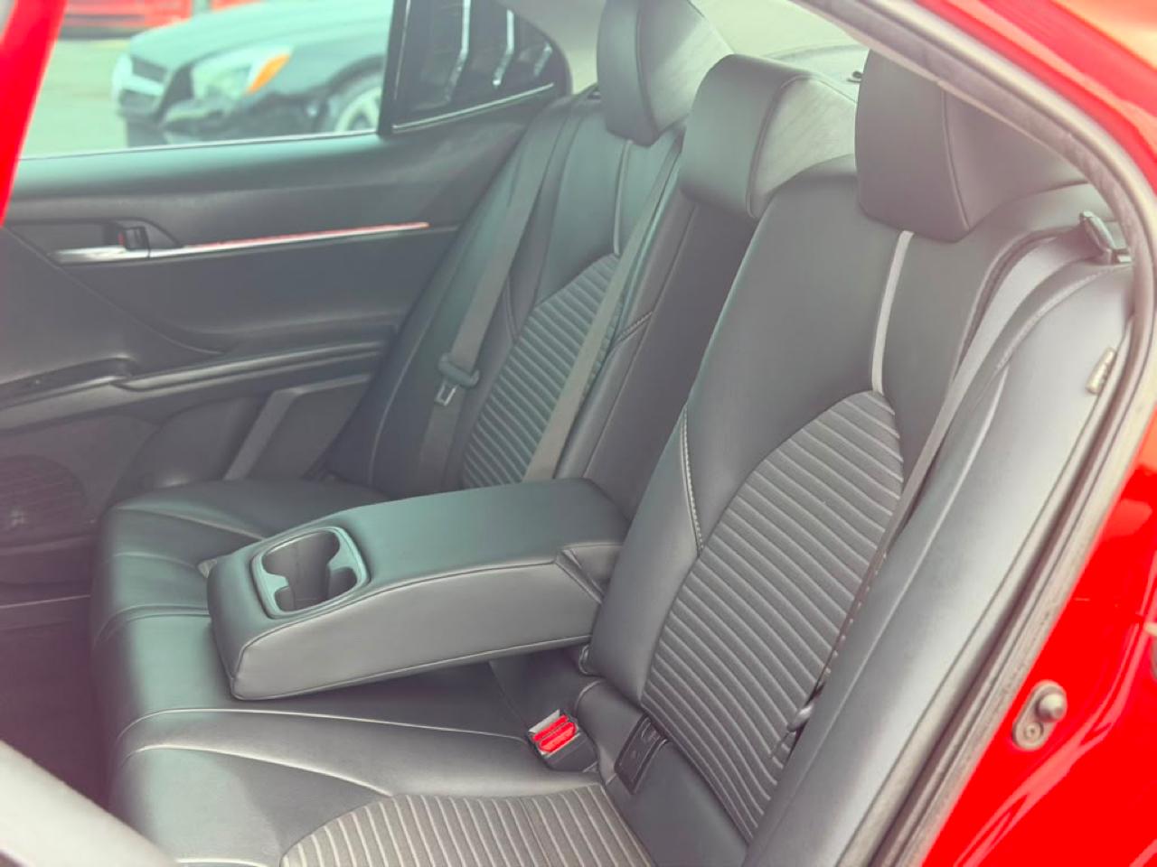 Toyota Camry SE 2020