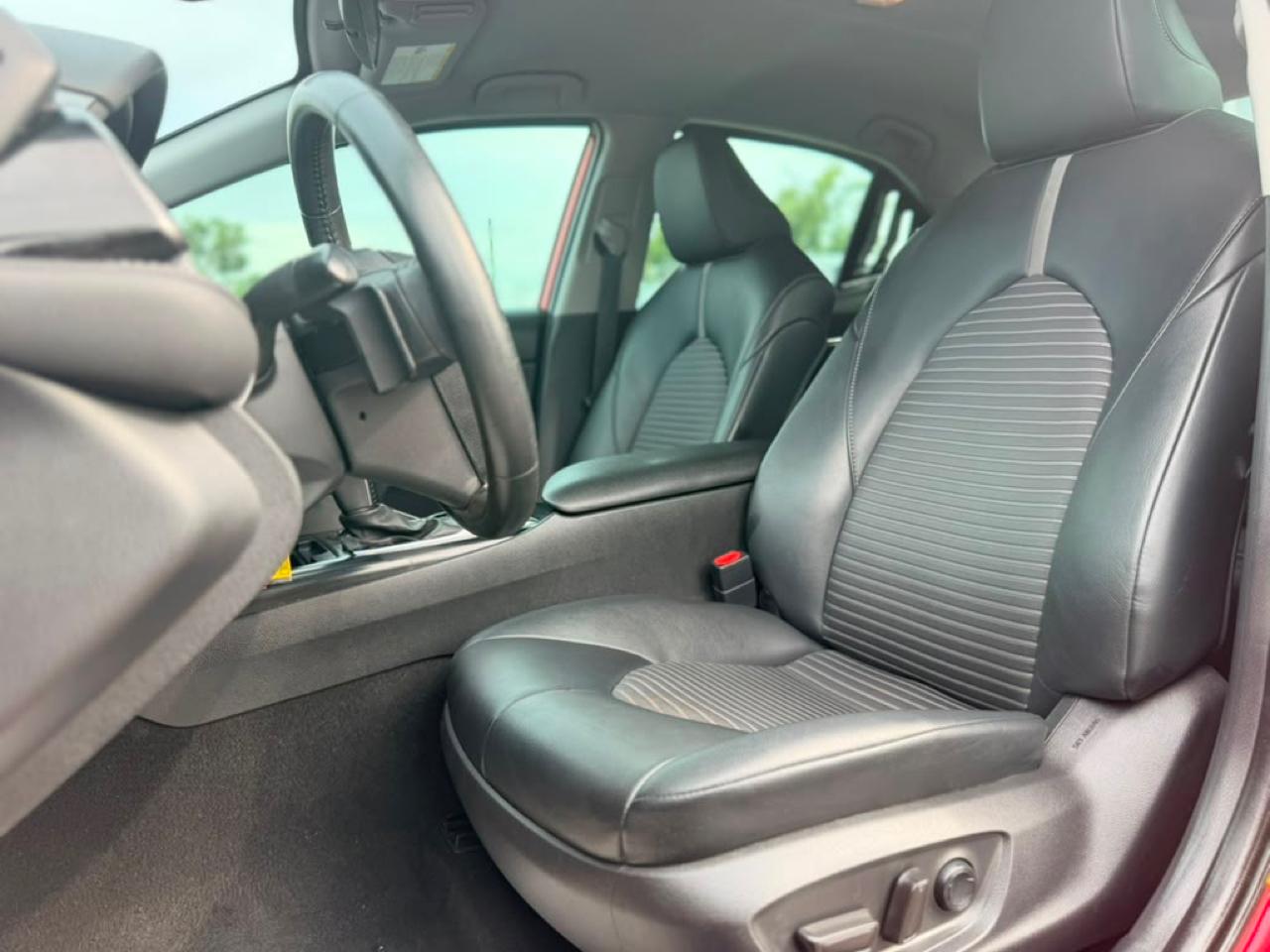 Toyota Camry SE 2020