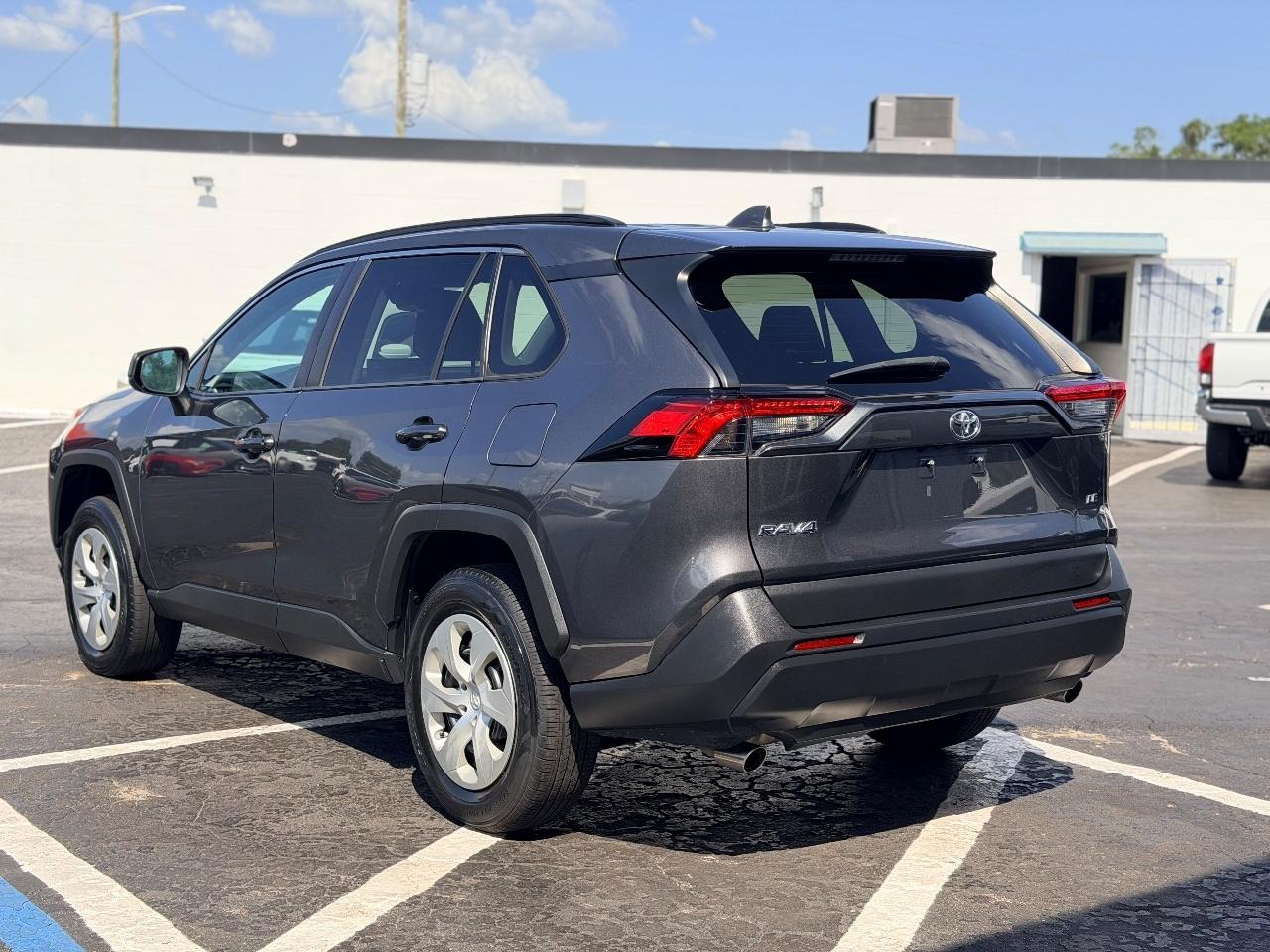 Toyota RAV4 LE 2021
