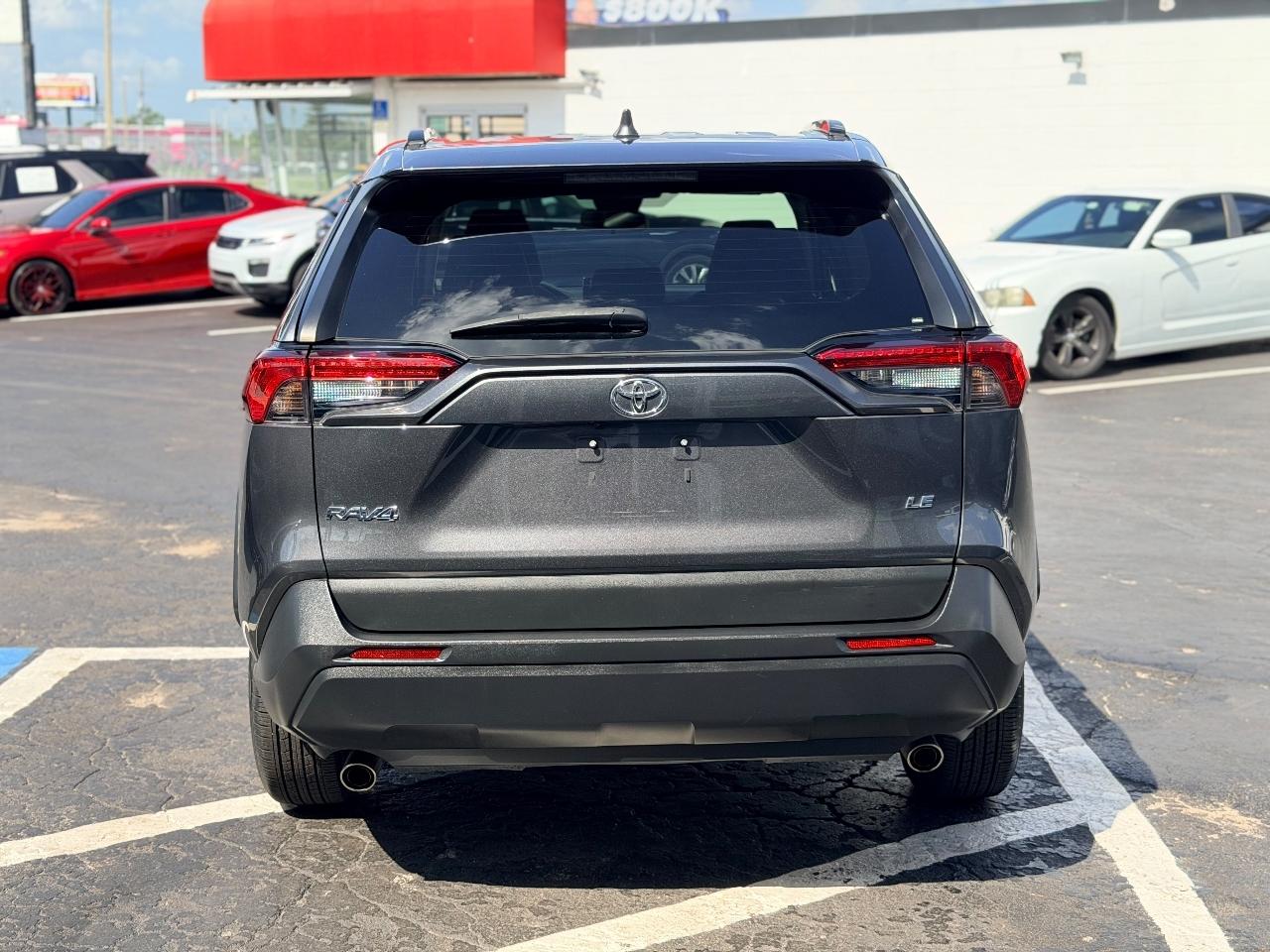 Toyota RAV4 LE 2021