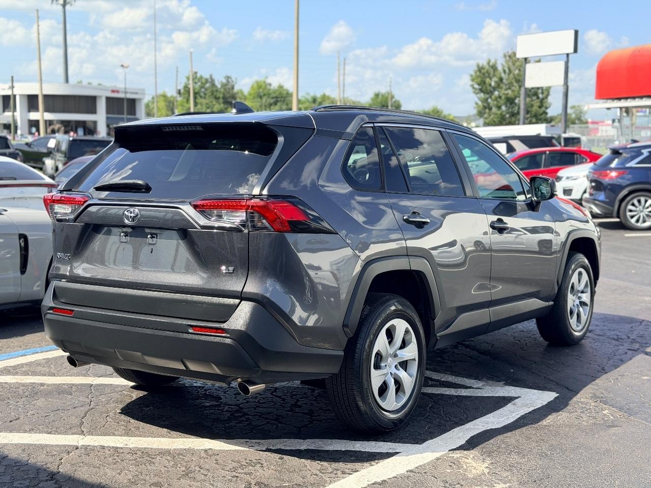 Toyota RAV4 LE 2021