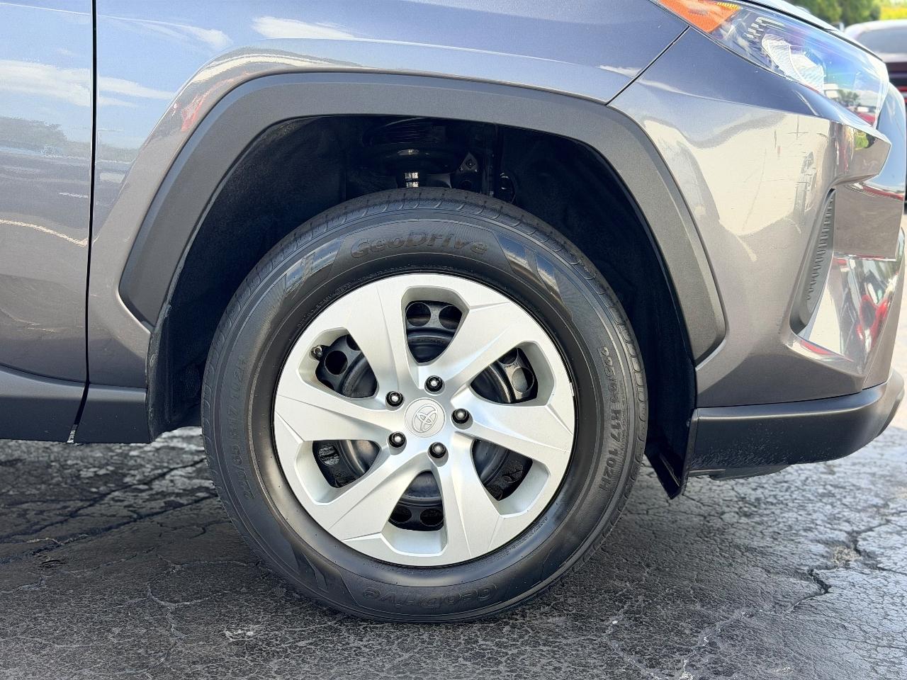 Toyota RAV4 LE 2021