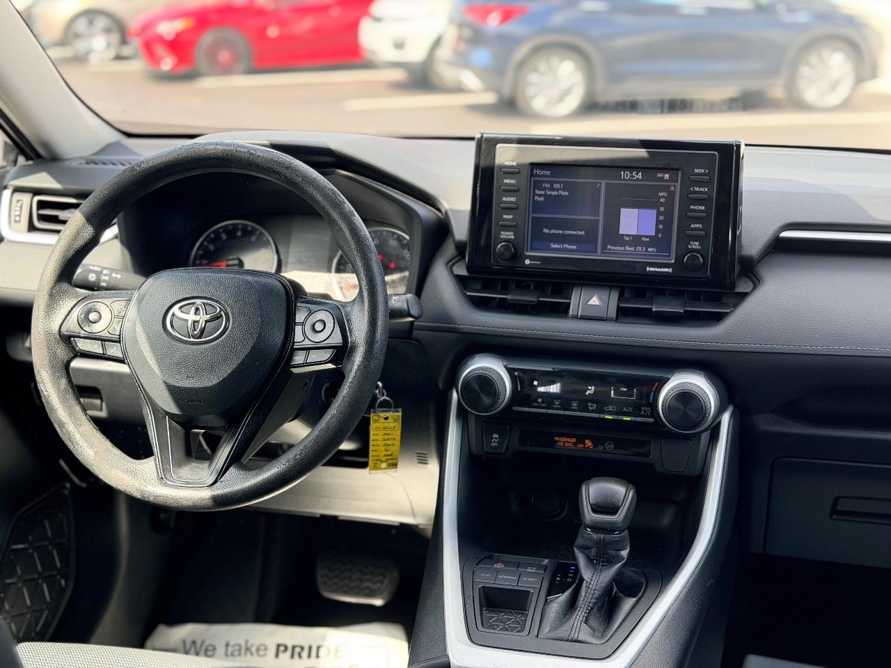 Toyota RAV4 LE 2021