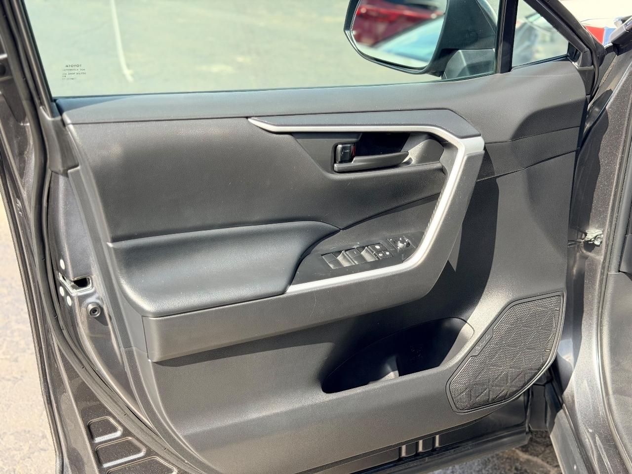 Toyota RAV4 LE 2021
