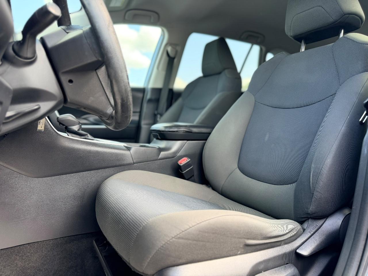 Toyota RAV4 LE 2021