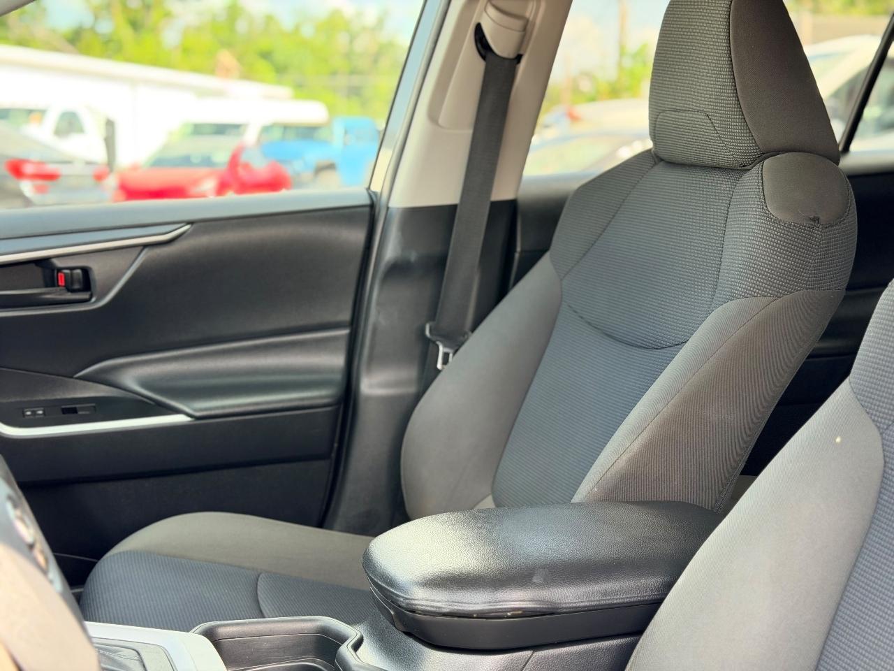 Toyota RAV4 LE 2021