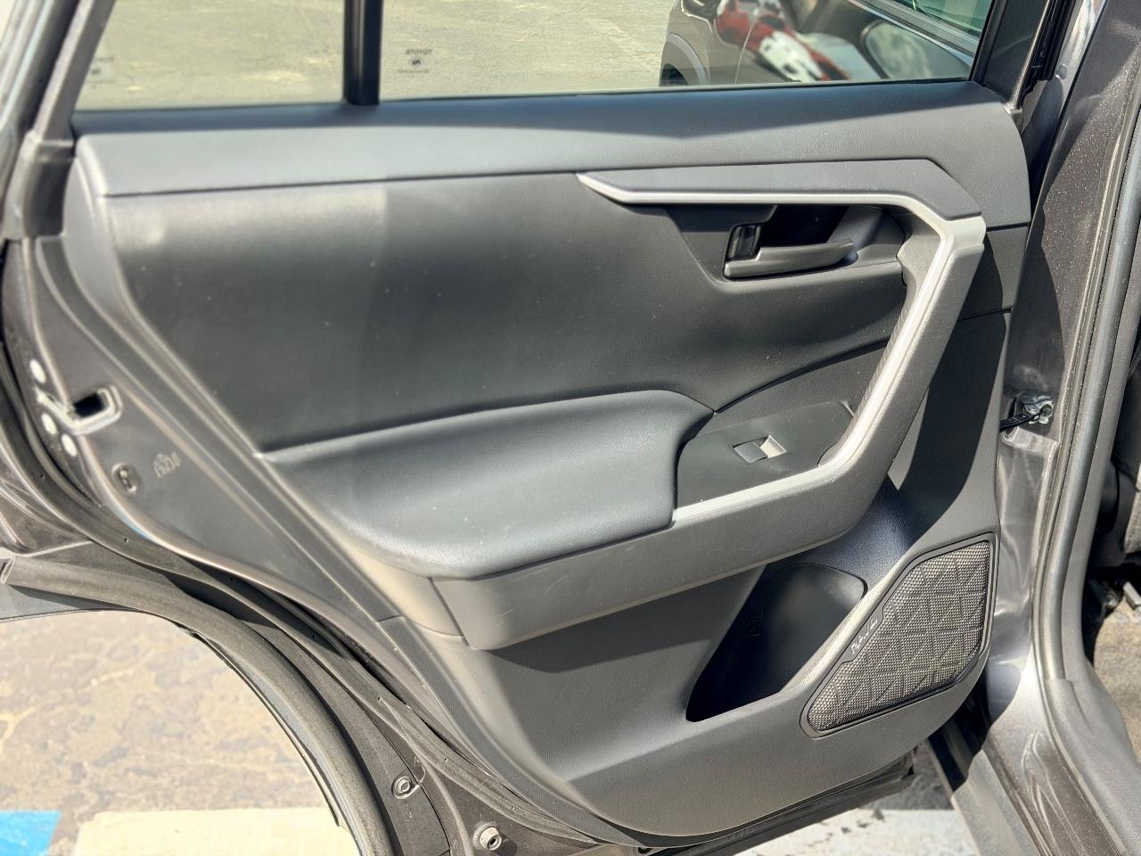Toyota RAV4 LE 2021