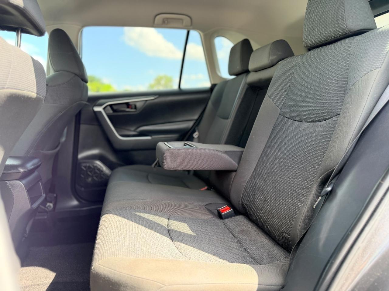 Toyota RAV4 LE 2021