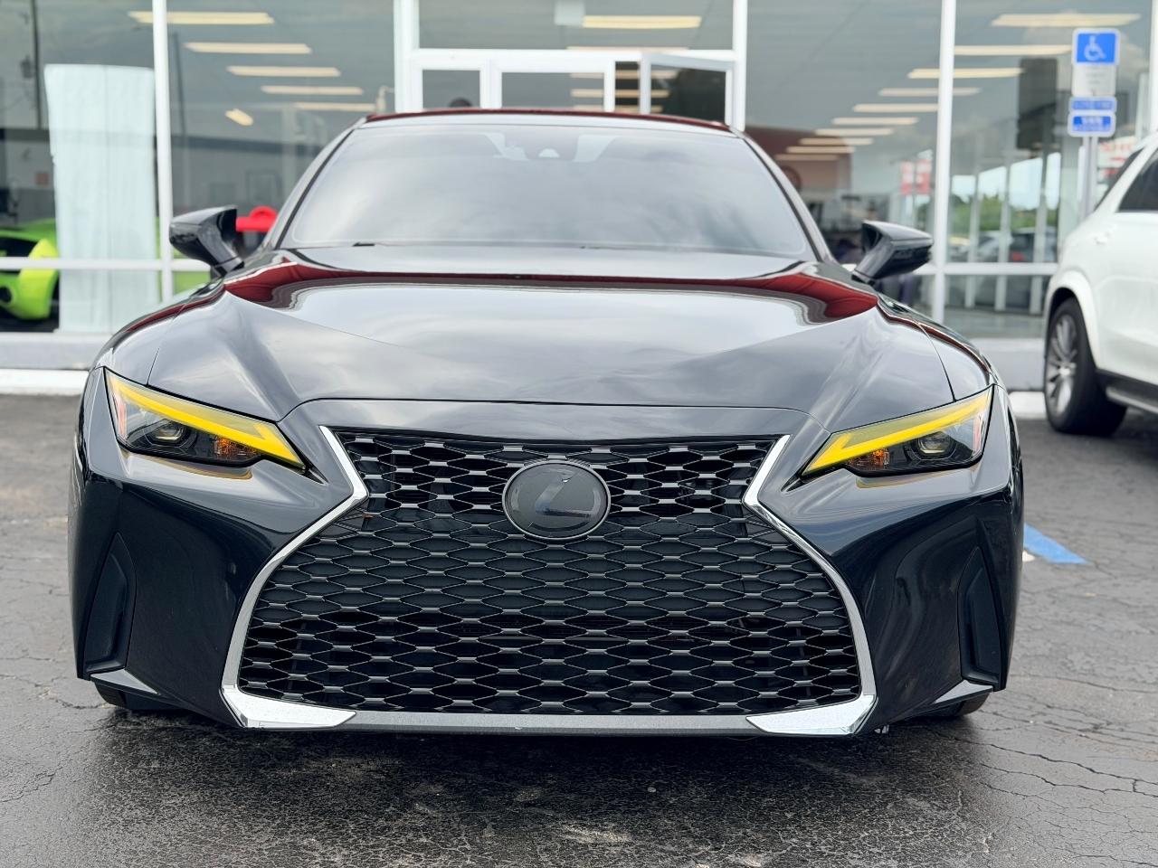Lexus IS 300 RWD 2021