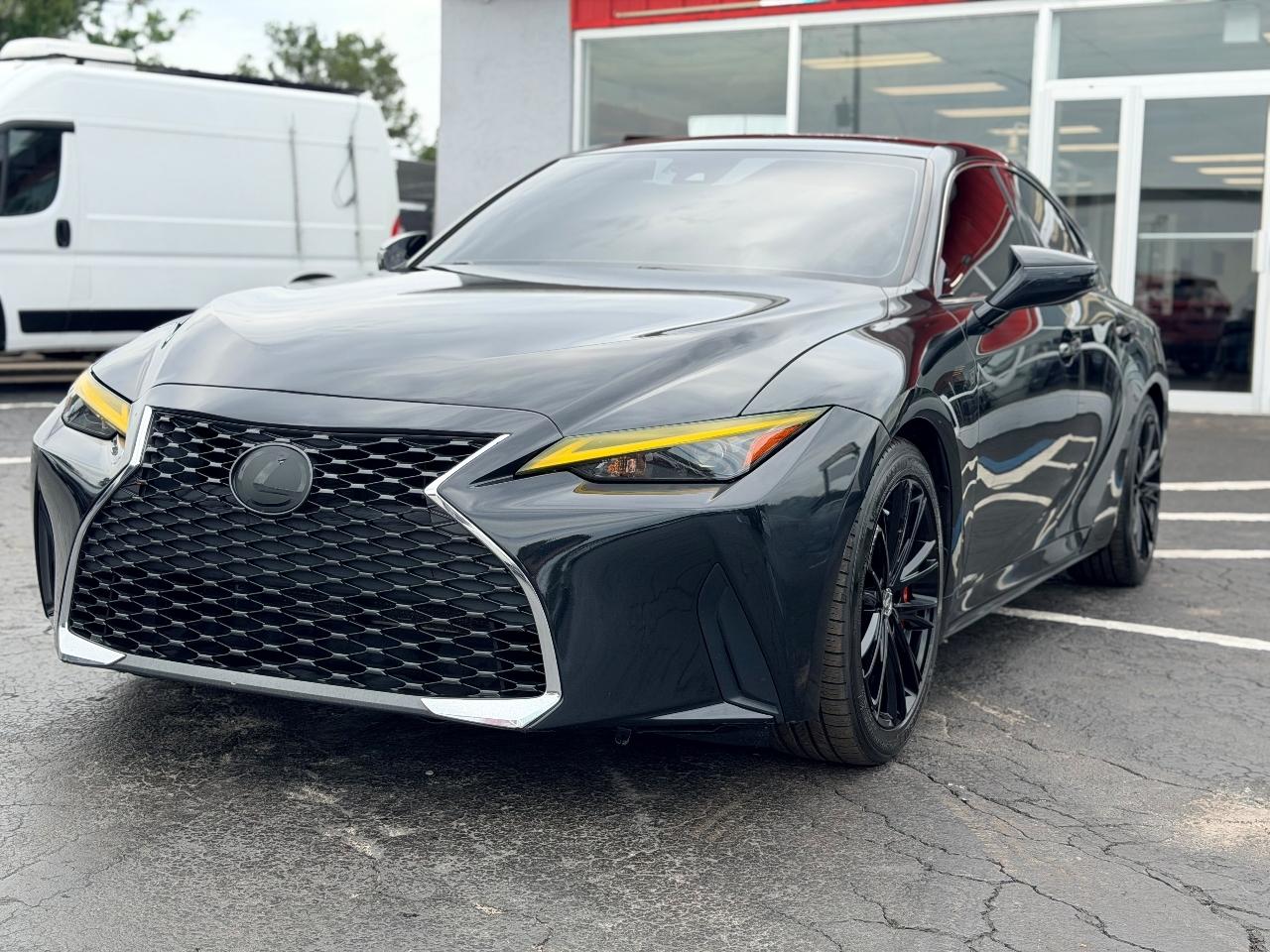 Lexus IS 300 RWD 2021