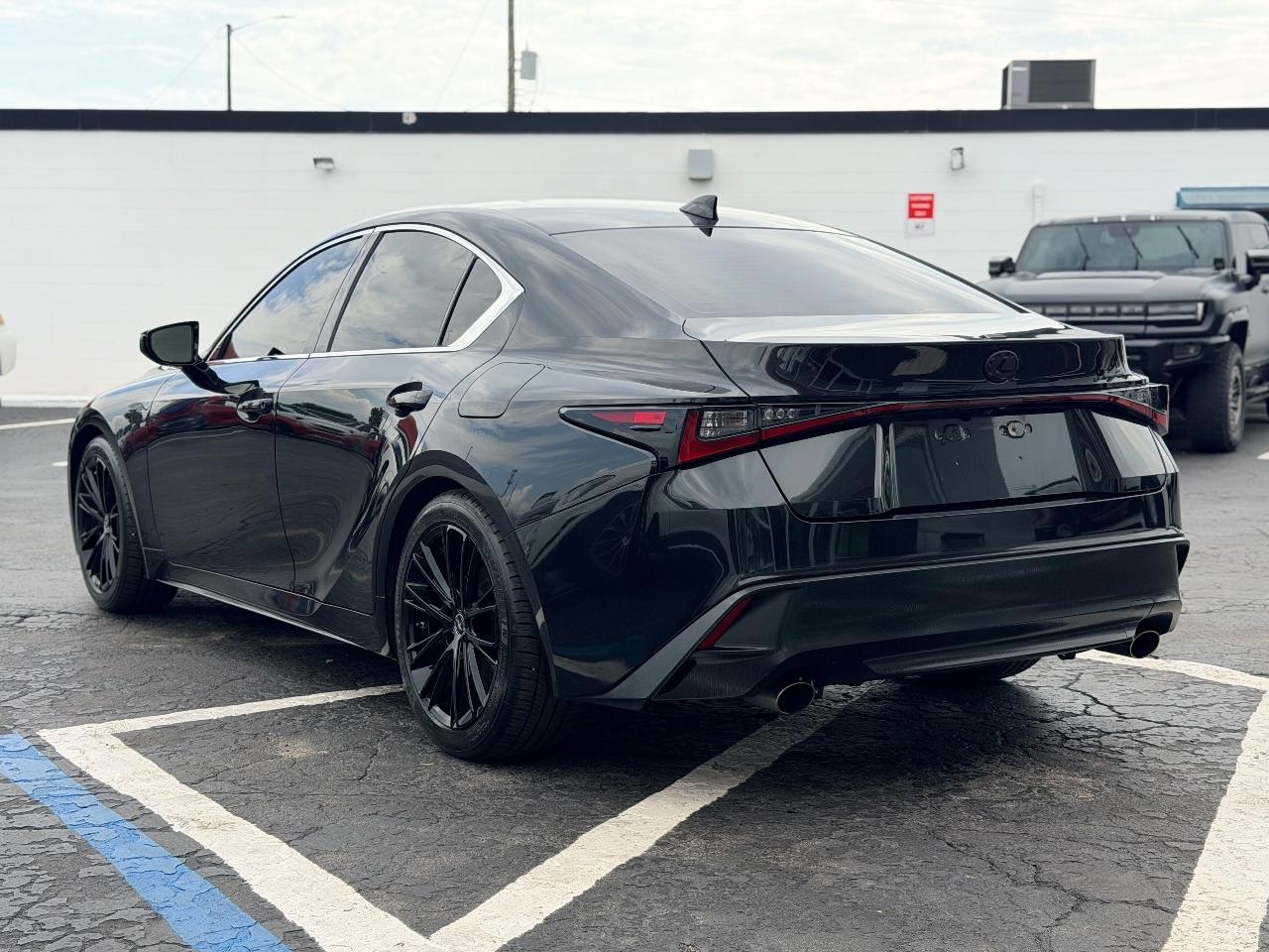 Lexus IS 300 RWD 2021