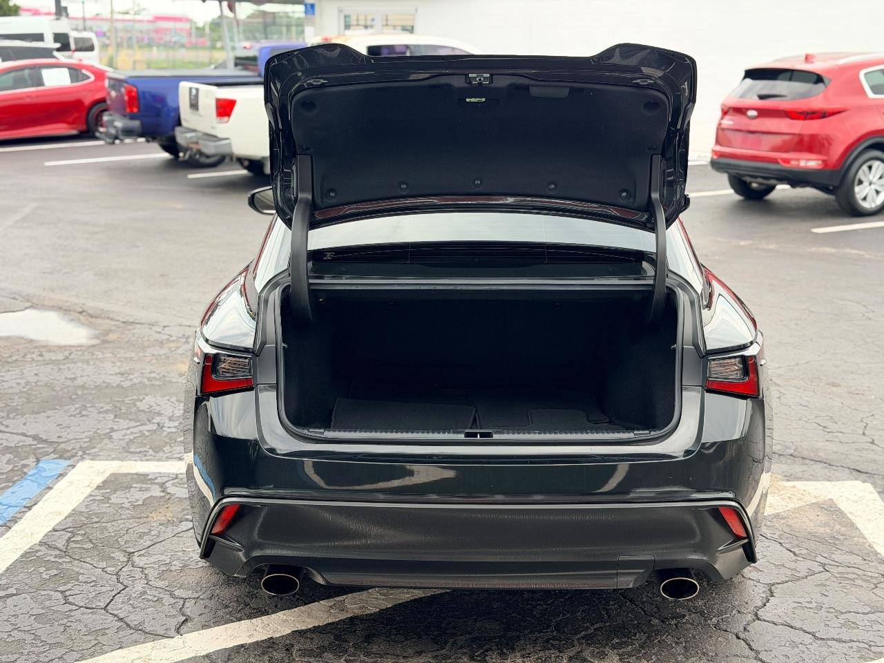 Lexus IS 300 RWD 2021