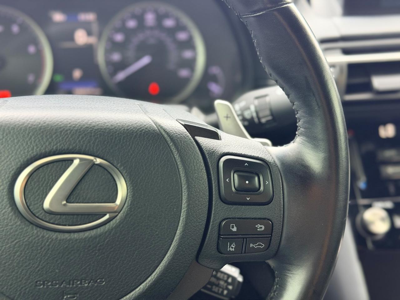Lexus IS 300 RWD 2021