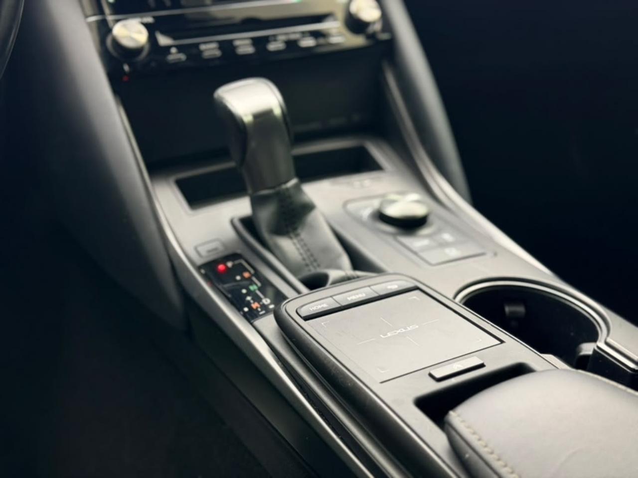 Lexus IS 300 RWD 2021