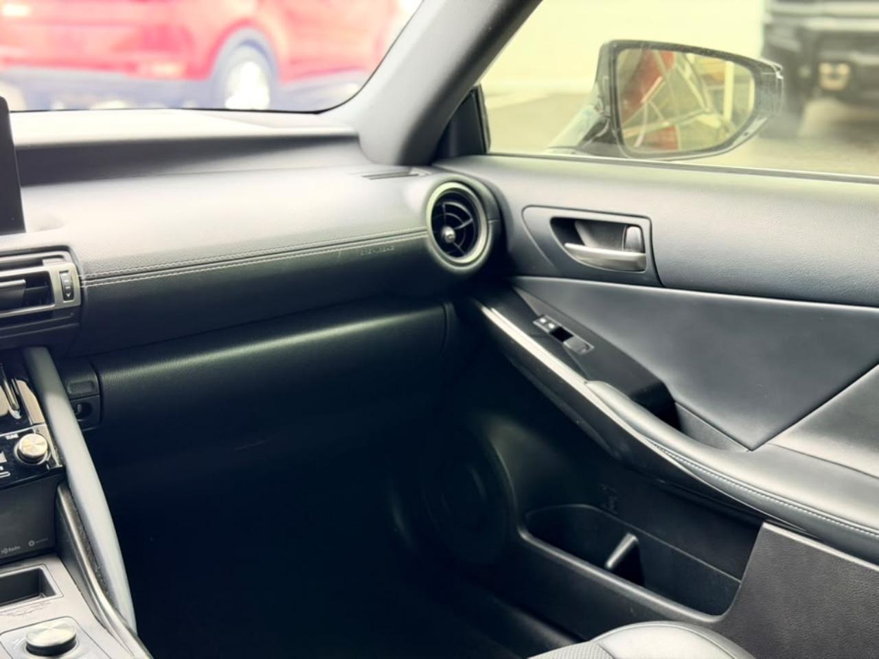 Lexus IS 300 RWD 2021