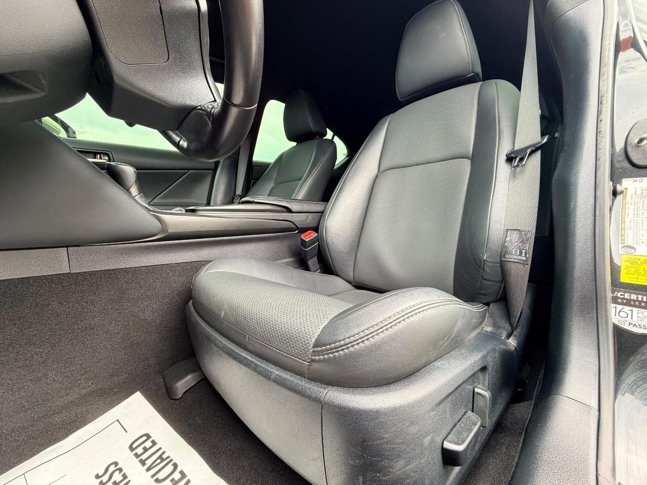Lexus IS 300 RWD 2021