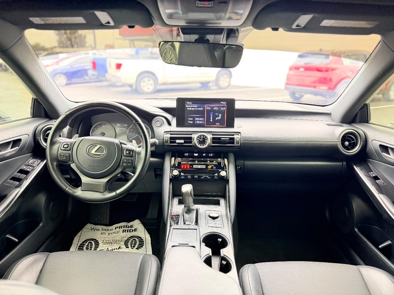 Lexus IS 300 RWD 2021