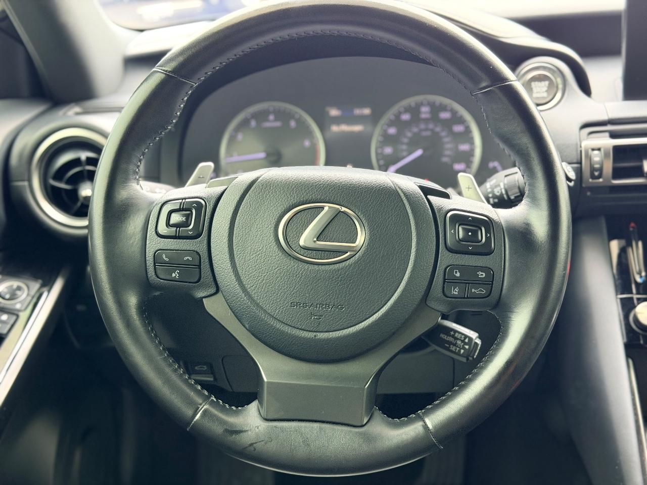 Lexus IS 300 RWD 2021