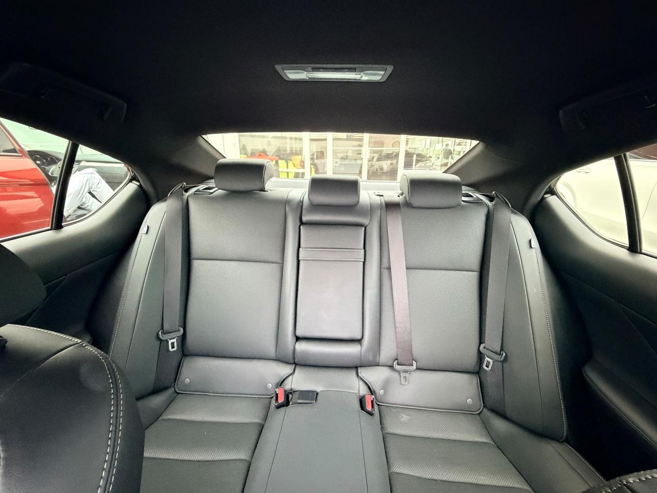 Lexus IS 300 RWD 2021