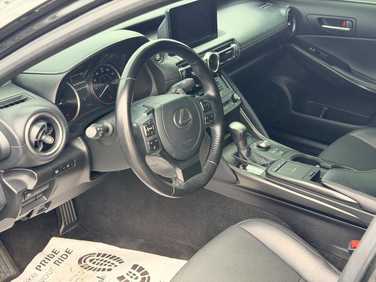Lexus IS 300 RWD 2021
