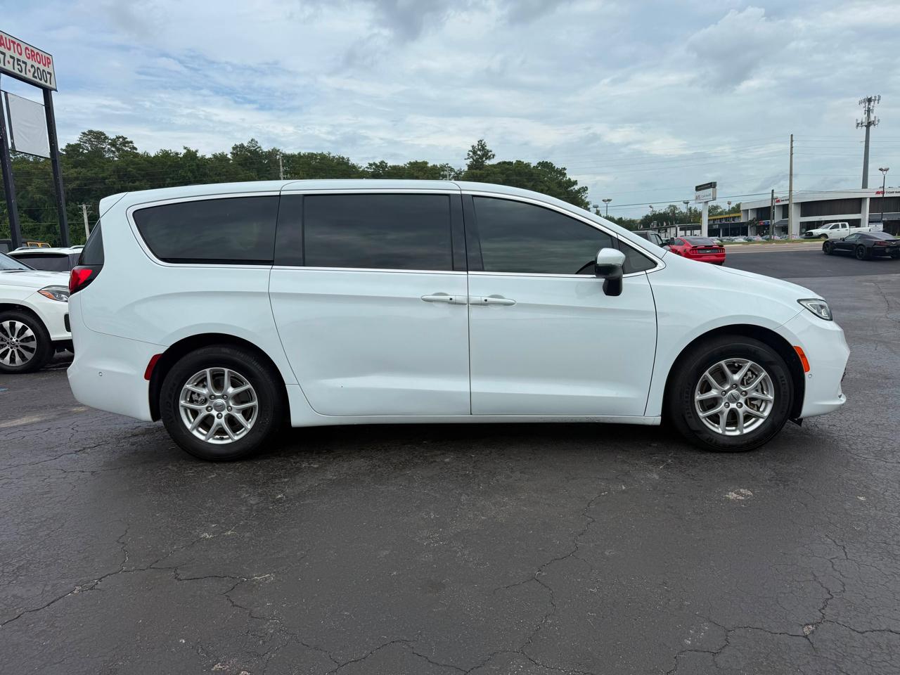 Chrysler Pacifica Touring L 2023