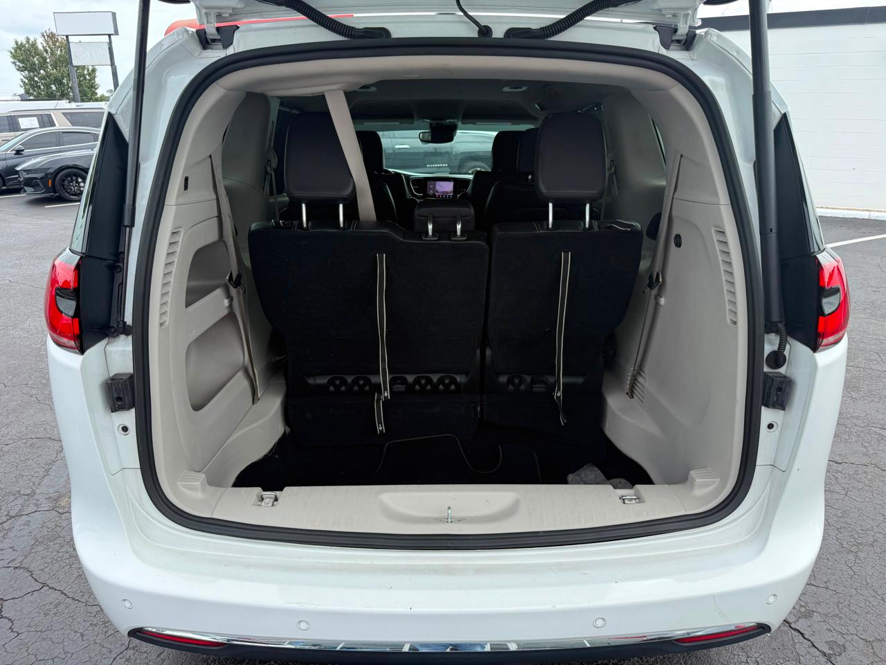 Chrysler Pacifica Touring L 2023