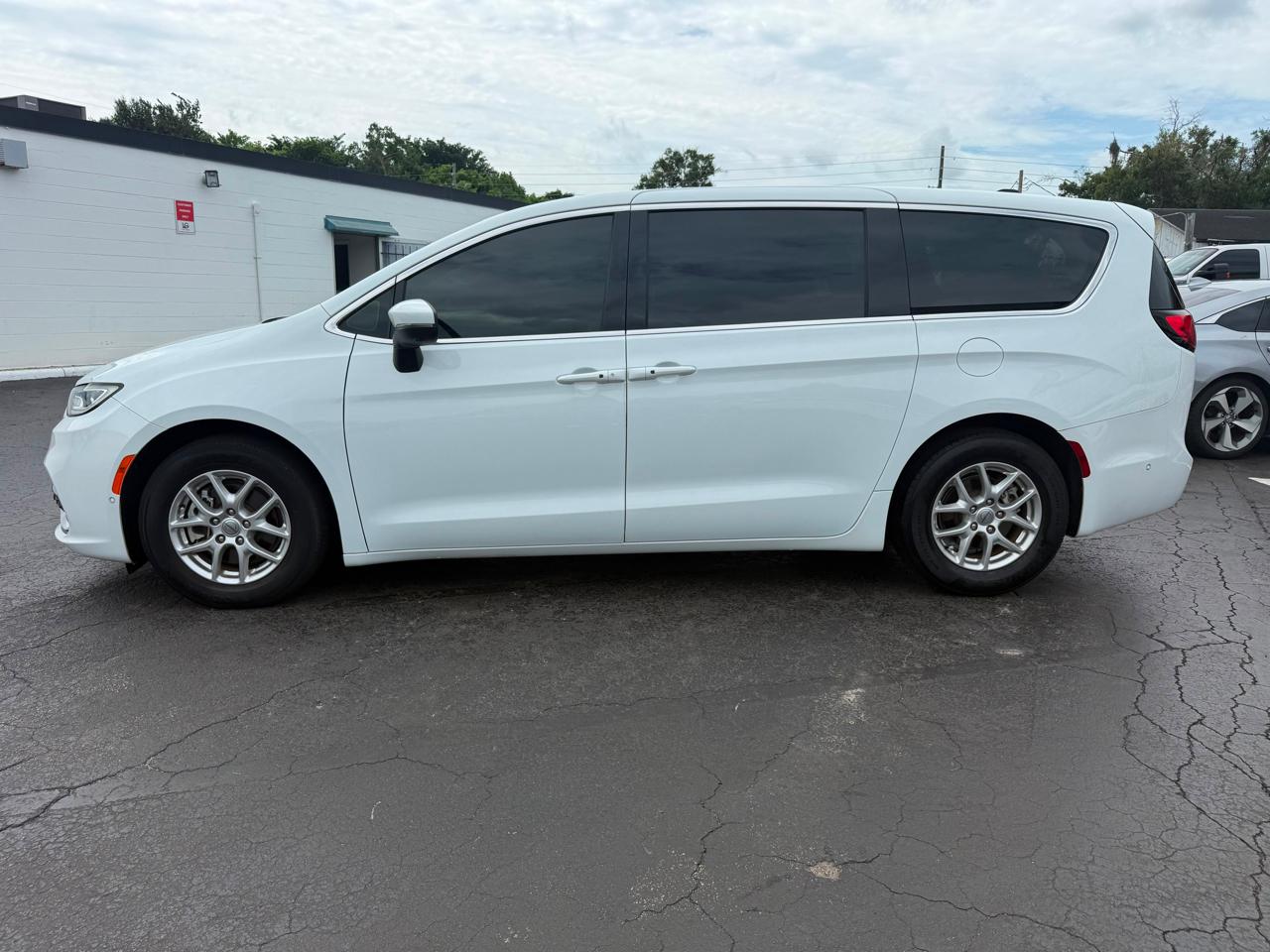 Chrysler Pacifica Touring L 2023