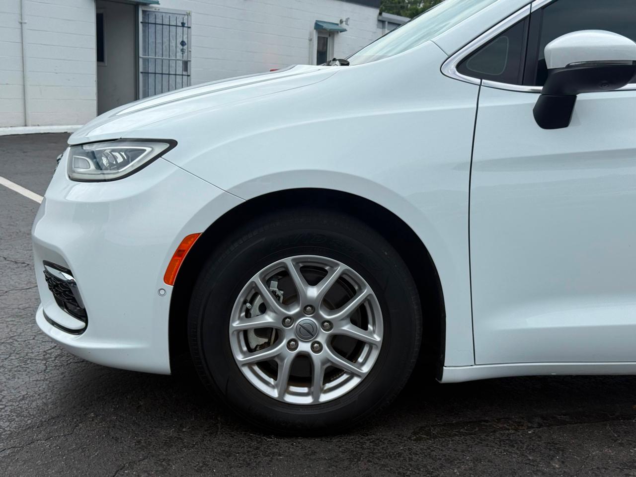 Chrysler Pacifica Touring L 2023