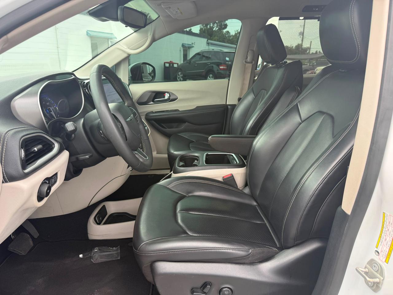 Chrysler Pacifica Touring L 2023
