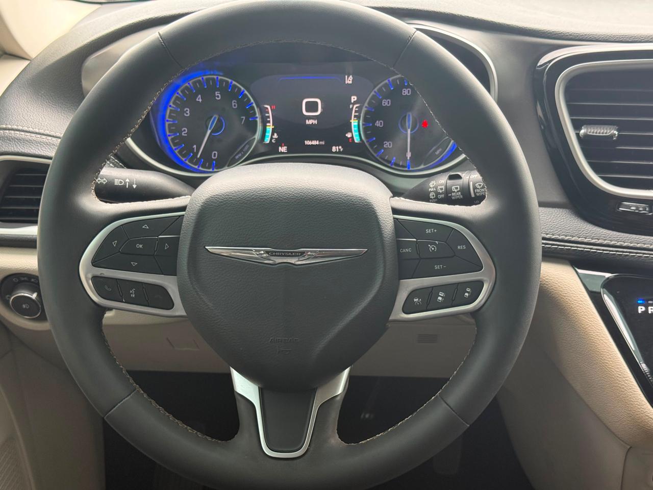 Chrysler Pacifica Touring L 2023
