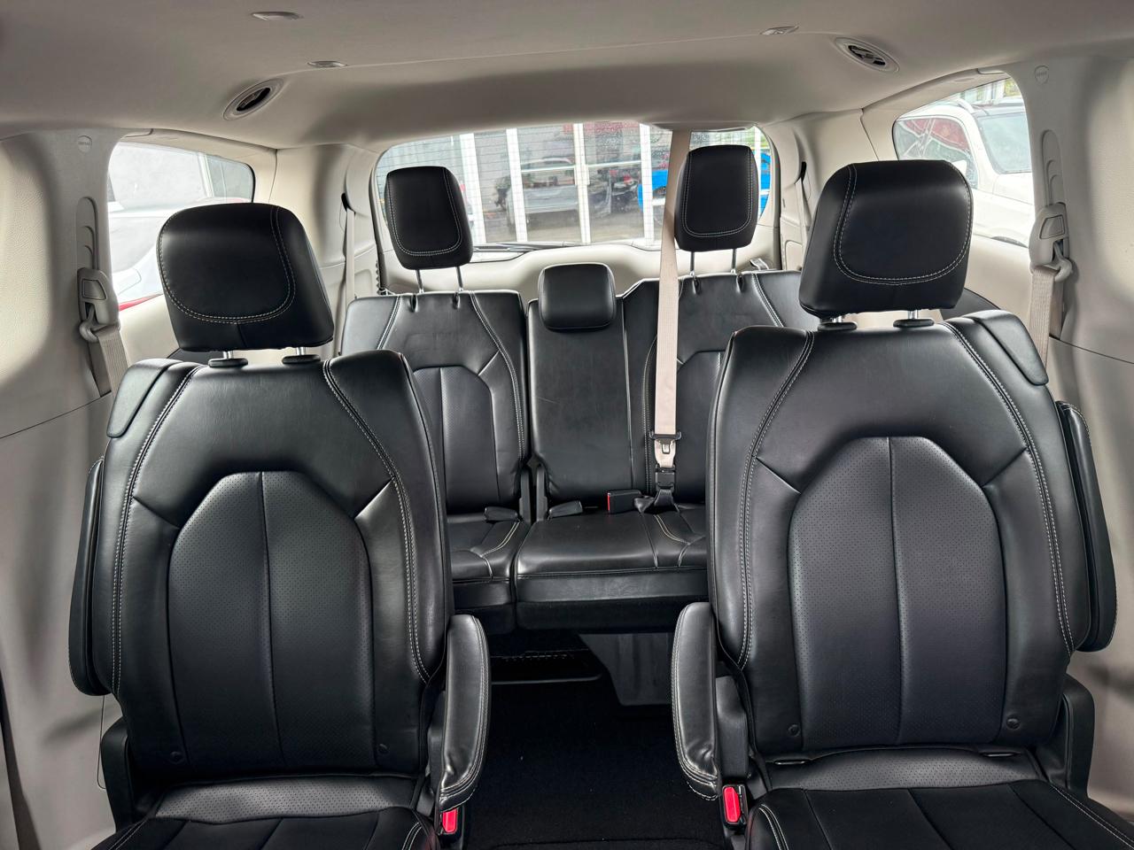 Chrysler Pacifica Touring L 2023