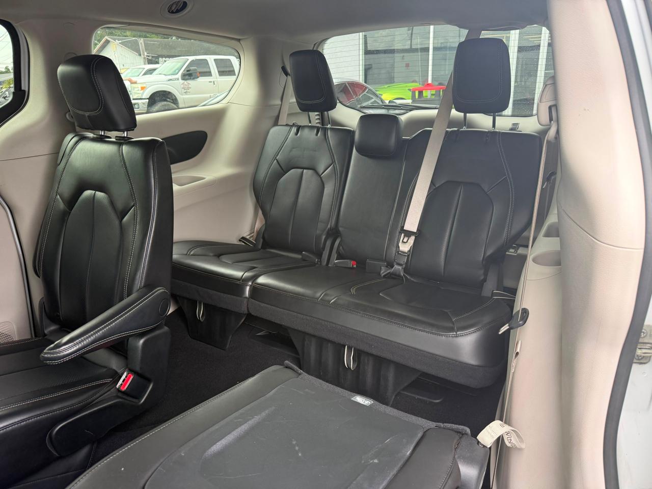 Chrysler Pacifica Touring L 2023