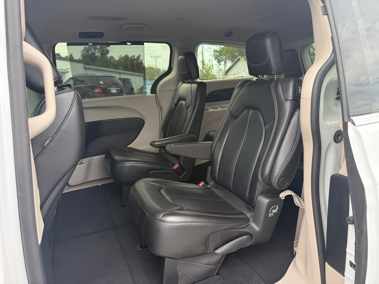 Chrysler Pacifica Touring L 2023