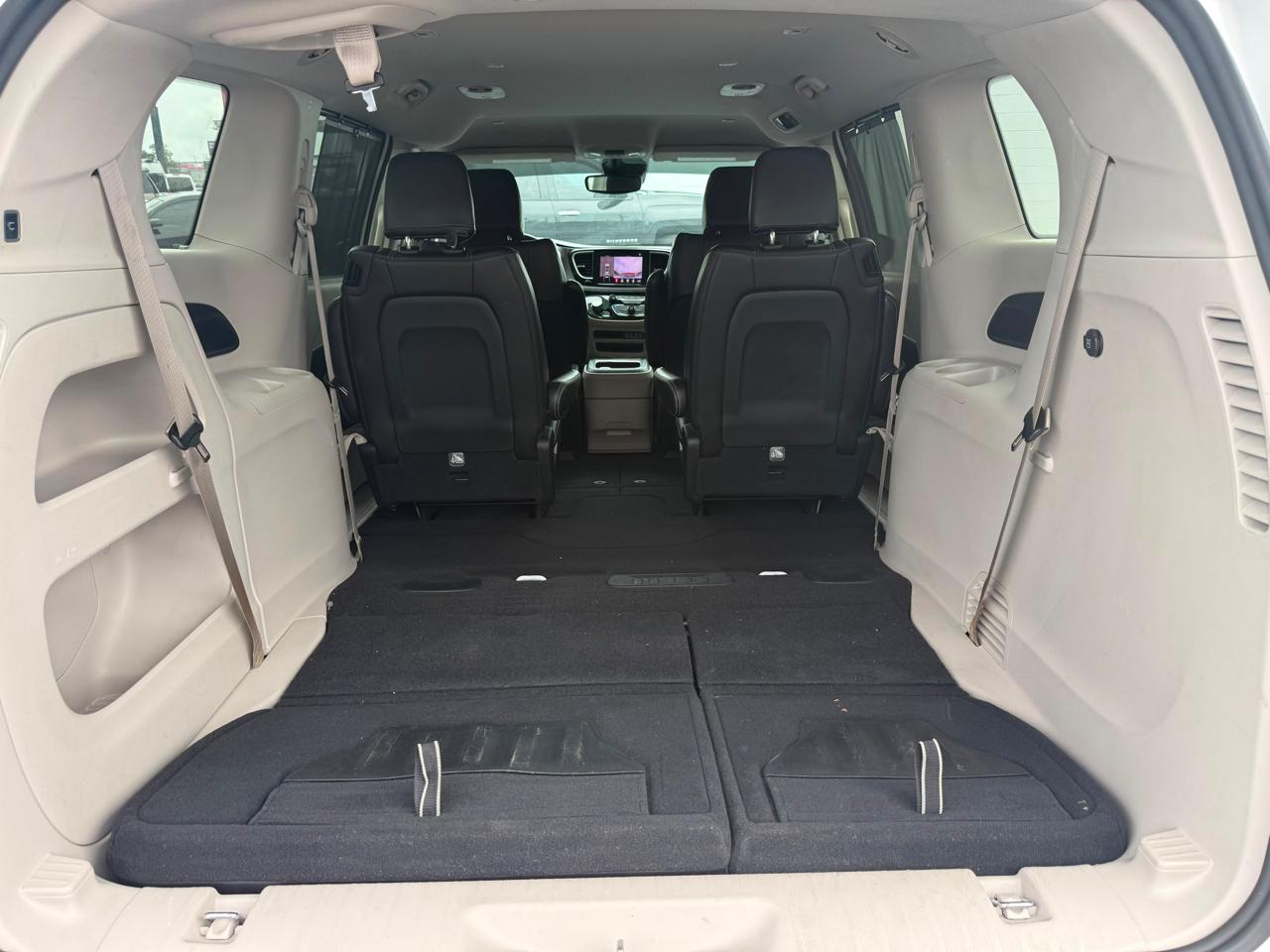 Chrysler Pacifica Touring L 2023