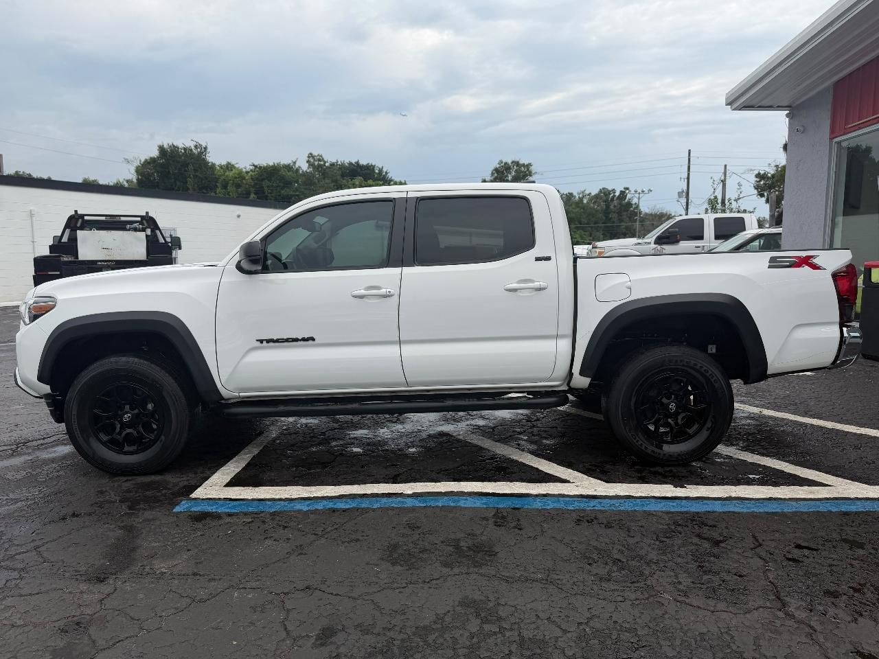 Toyota Tacoma 2WD Double Cab I4 AT SR5 (Natl) 2023