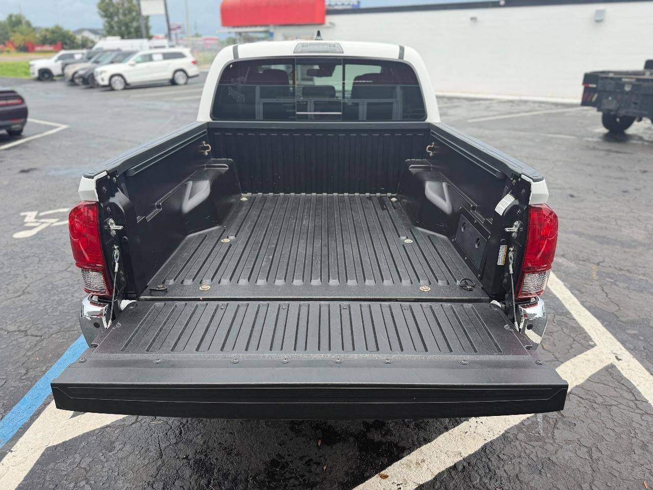 Toyota Tacoma 2WD Double Cab I4 AT SR5 (Natl) 2023