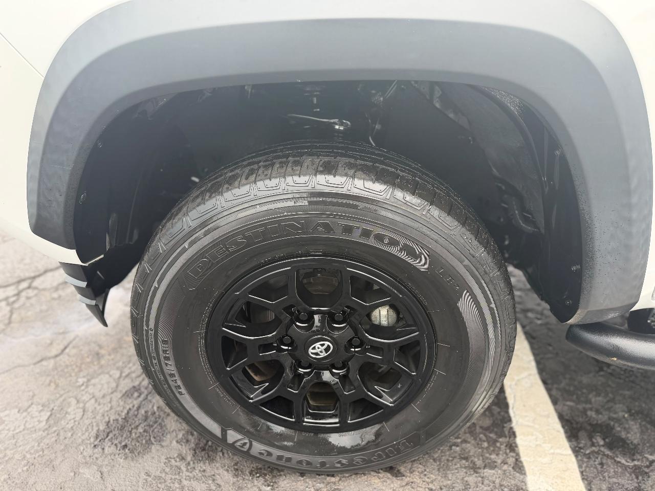 Toyota Tacoma 2WD Double Cab I4 AT SR5 (Natl) 2023