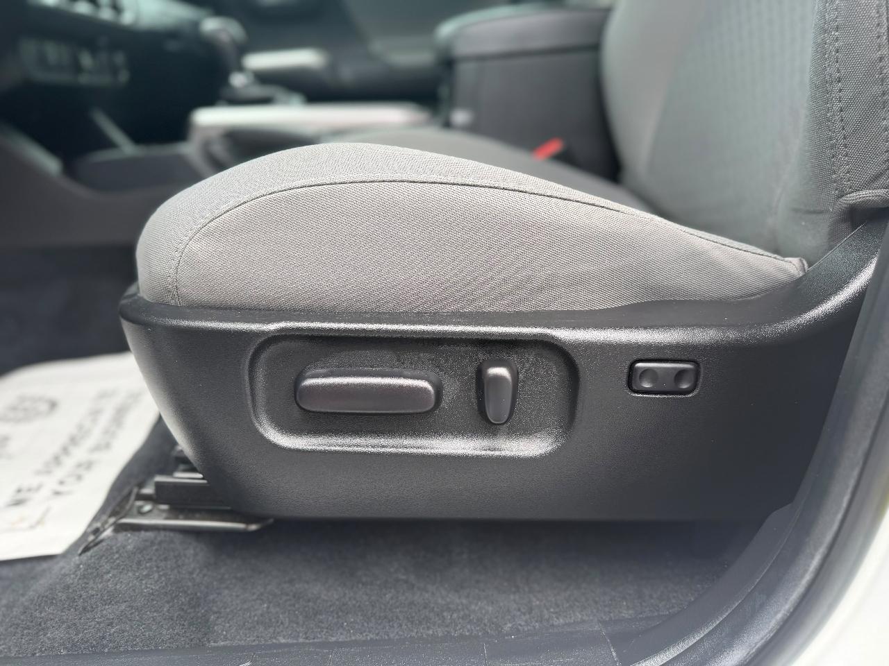 Toyota Tacoma 2WD Double Cab I4 AT SR5 (Natl) 2023