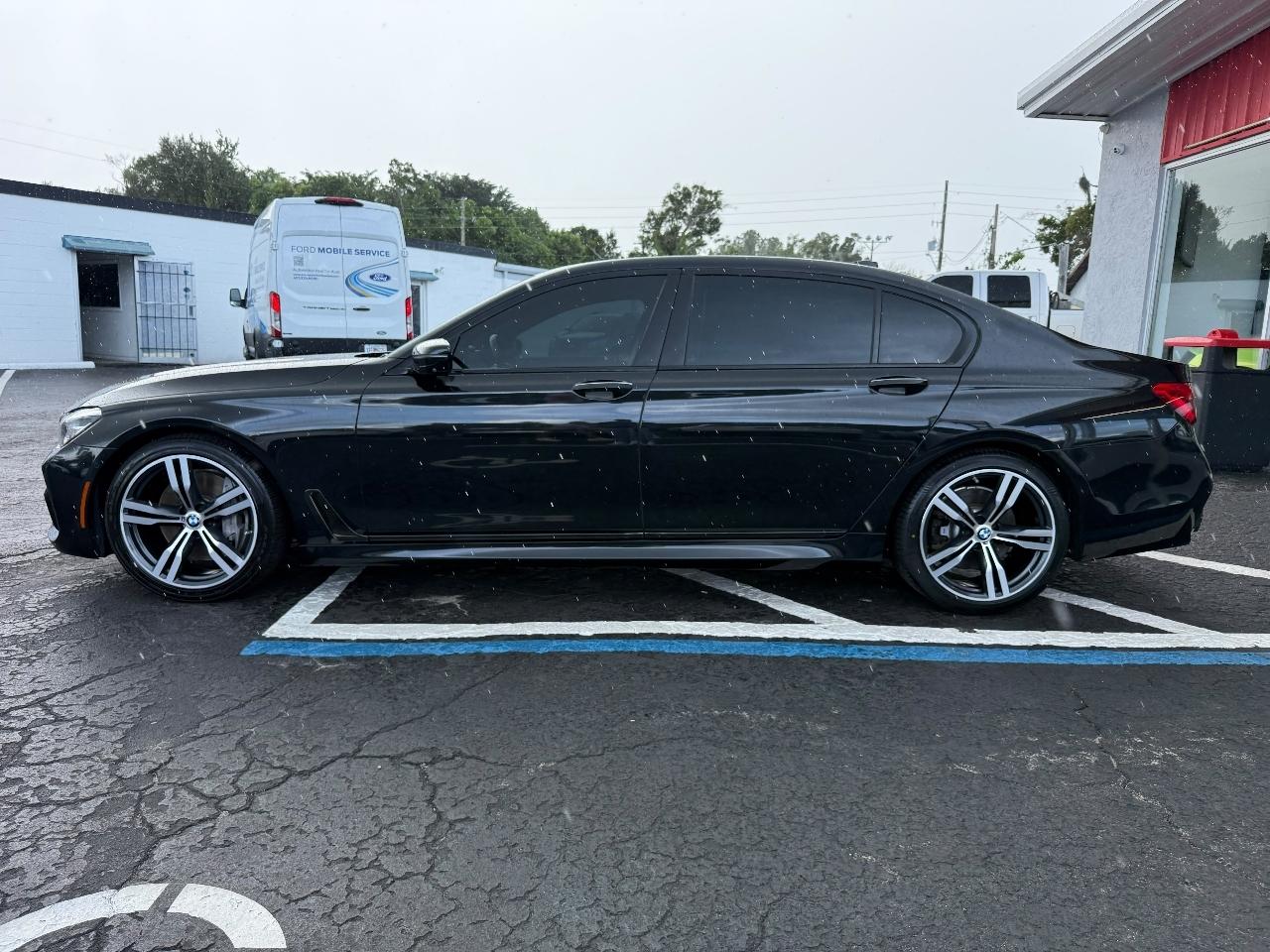 BMW 7-Series 750i 2018