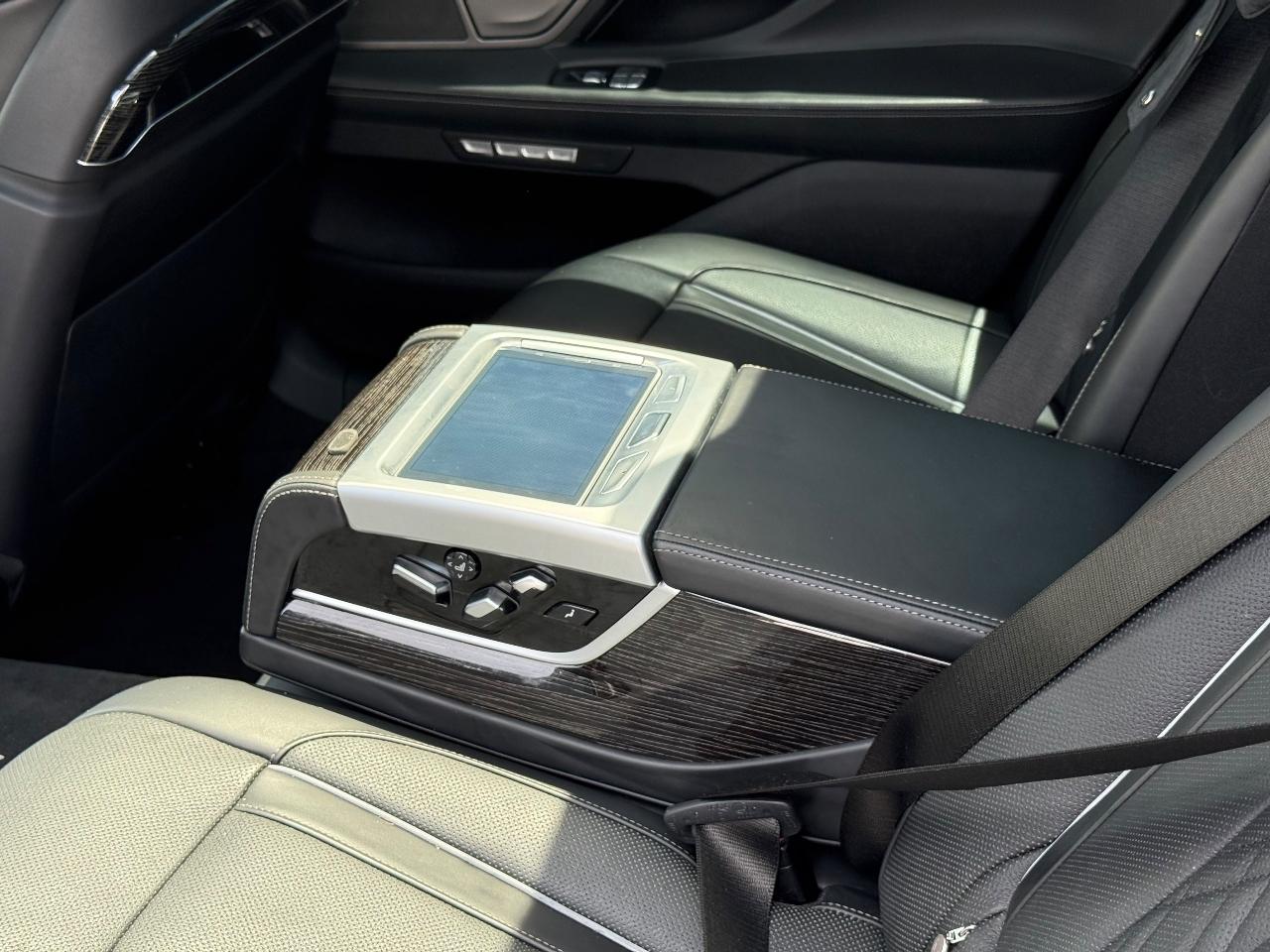 BMW 7-Series 750i 2018
