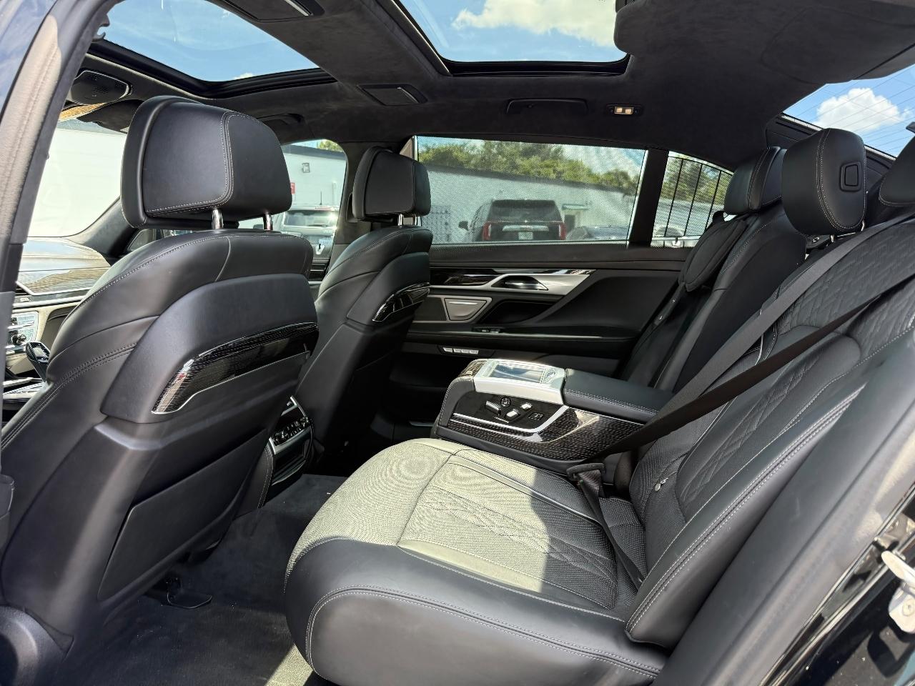 BMW 7-Series 750i 2018