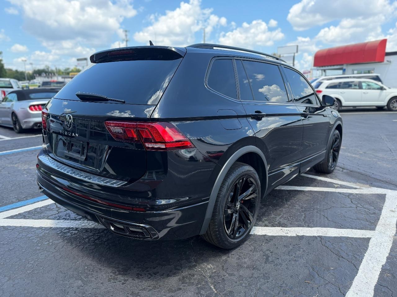 Volkswagen Tiguan SE R-Line Black 2024