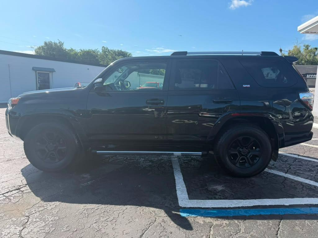 Toyota 4Runner SR5 2WD 2020