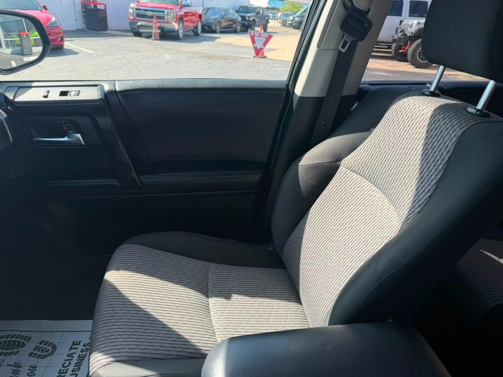 Toyota 4Runner SR5 2WD 2020