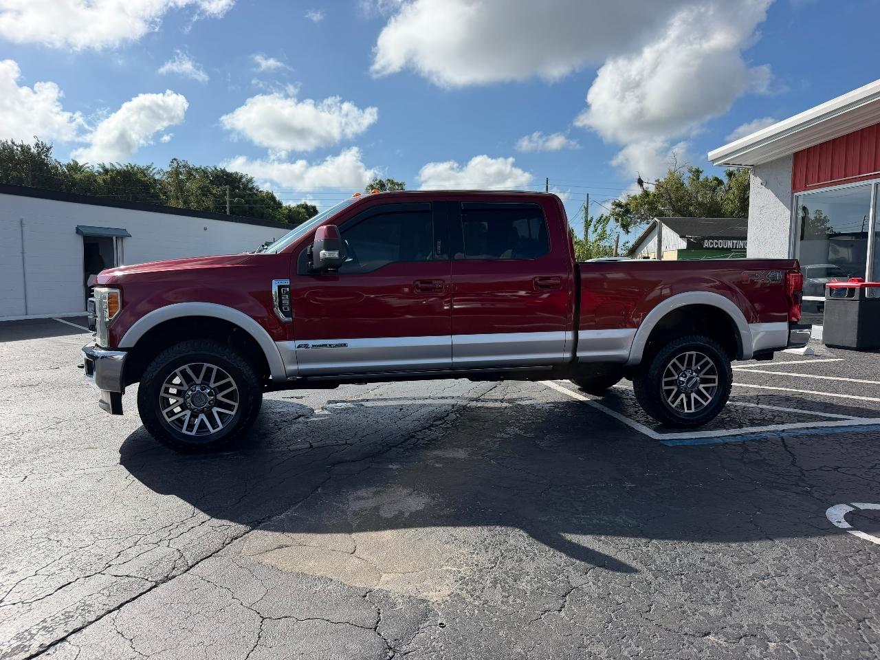 Ford F-250 SD Lariat Crew Cab 4WD 2017