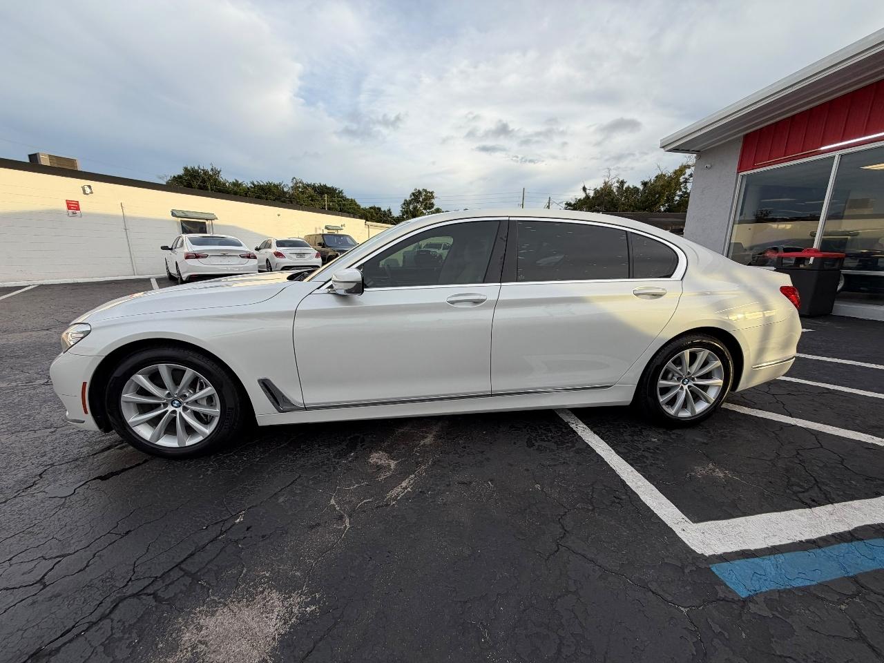 BMW 7-Series 740i 2019