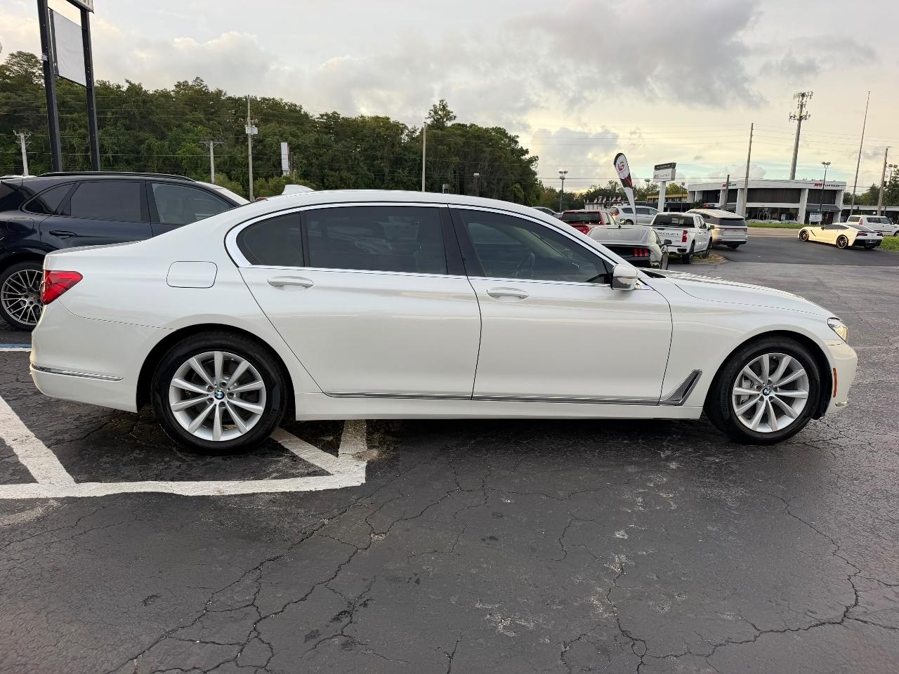 BMW 7-Series 740i 2019